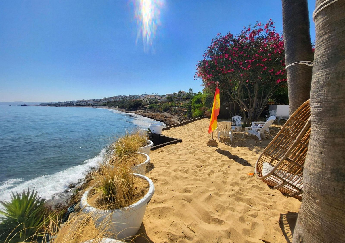 6 Bed Townhouse for sale in Estepona Costa Del Sol, Málaga, Spain