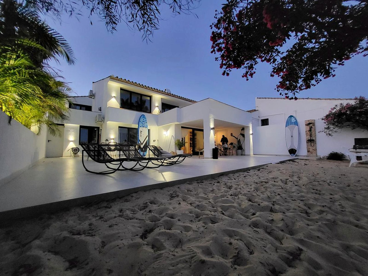 6 Bed Townhouse for sale in Estepona Costa Del Sol, Málaga, Spain