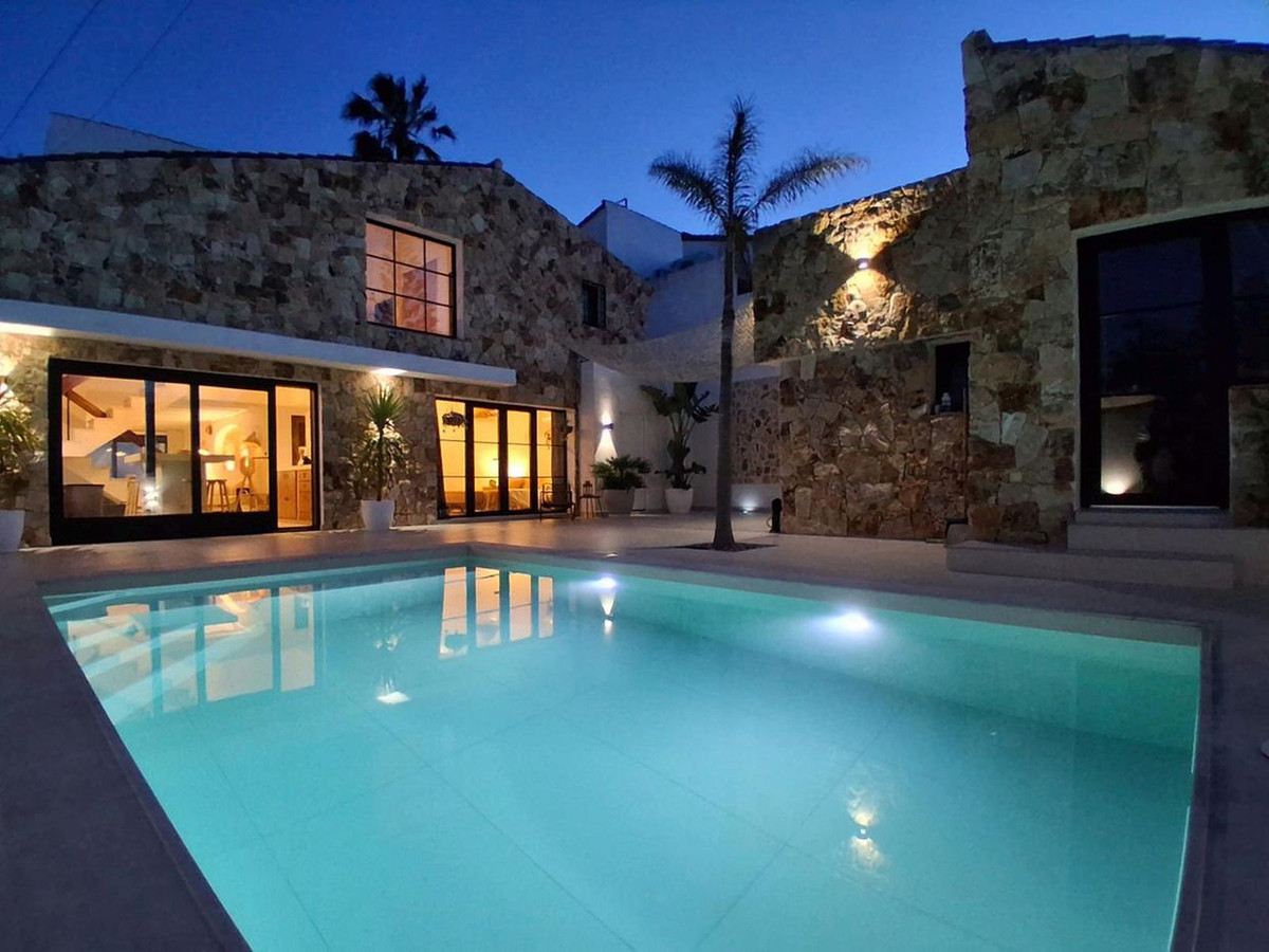 6 Bed Townhouse for sale in Estepona Costa Del Sol, Málaga, Spain