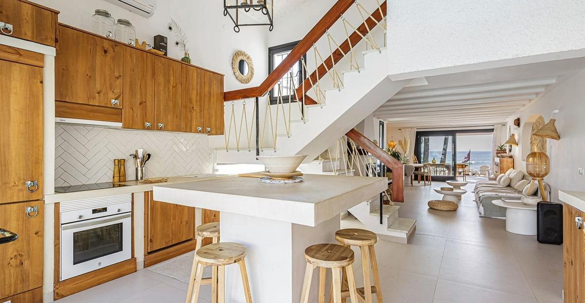 6 Bed Townhouse for sale in Estepona Costa Del Sol, Málaga, Spain