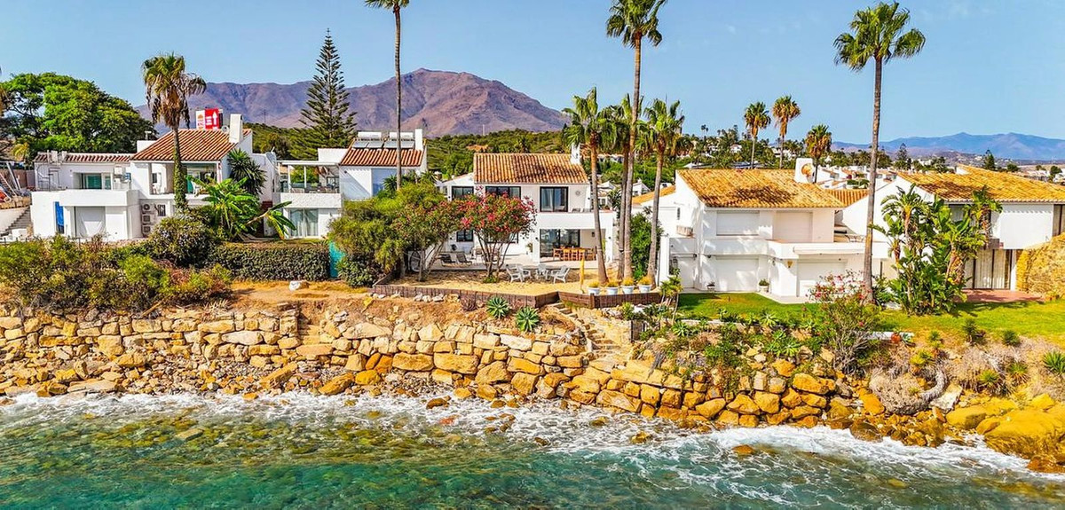 6 Bed Townhouse for sale in Estepona Costa Del Sol, Málaga, Spain