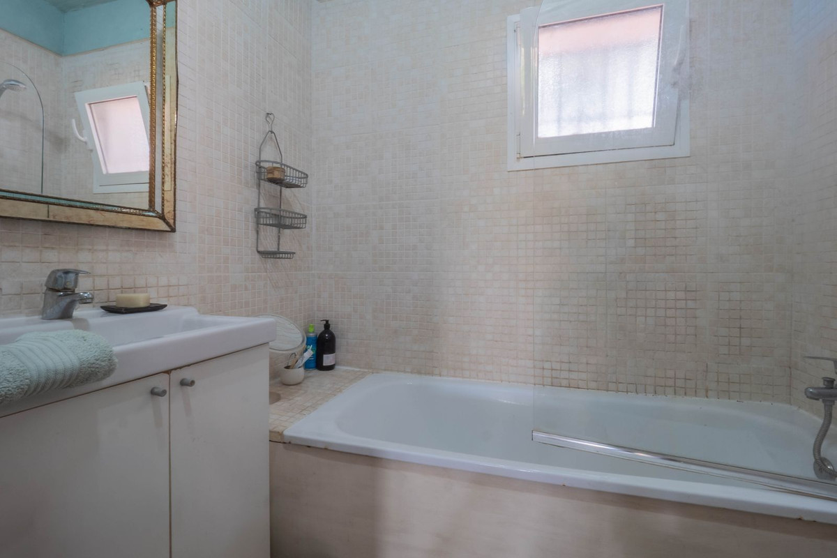 4 Bed Townhouse for sale in Coín Costa Del Sol, Málaga, Spain