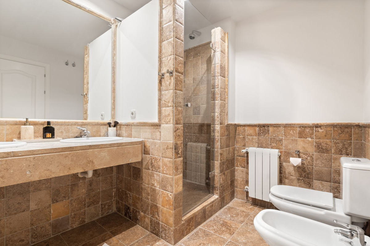 Se vende Apartamento Planta Media de 2 dormitorios en Costa Del Sol, Málaga, España