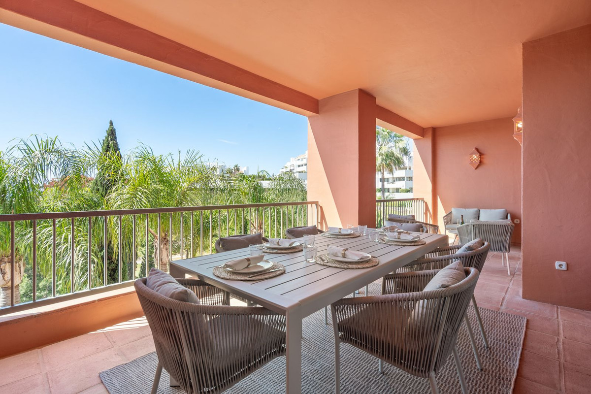 Se vende Apartamento Planta Media de 2 dormitorios en Costa Del Sol, Málaga, España