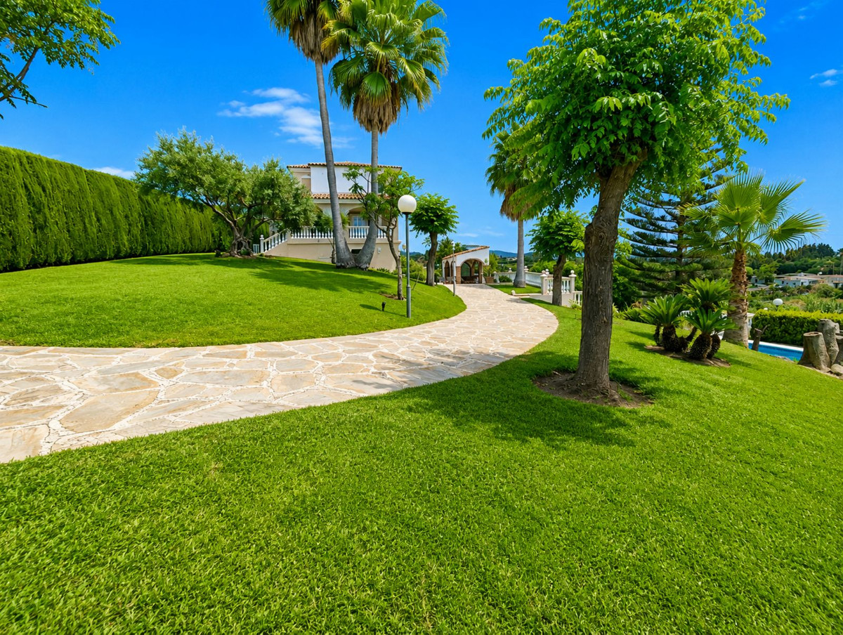 5 Bed Townhouse for sale in Estepona Costa Del Sol, Málaga, Spain