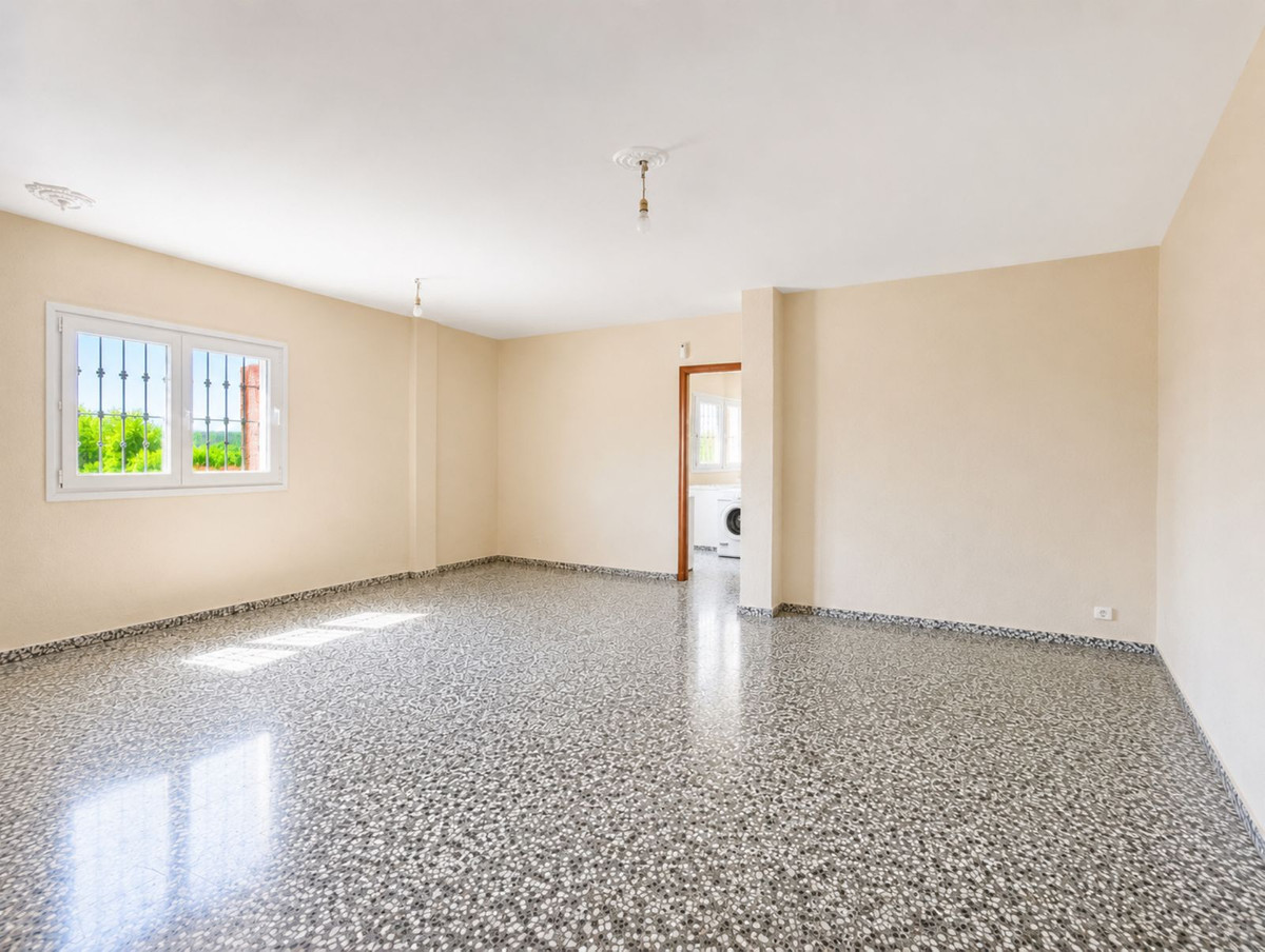5 Bed Townhouse for sale in Estepona Costa Del Sol, Málaga, Spain