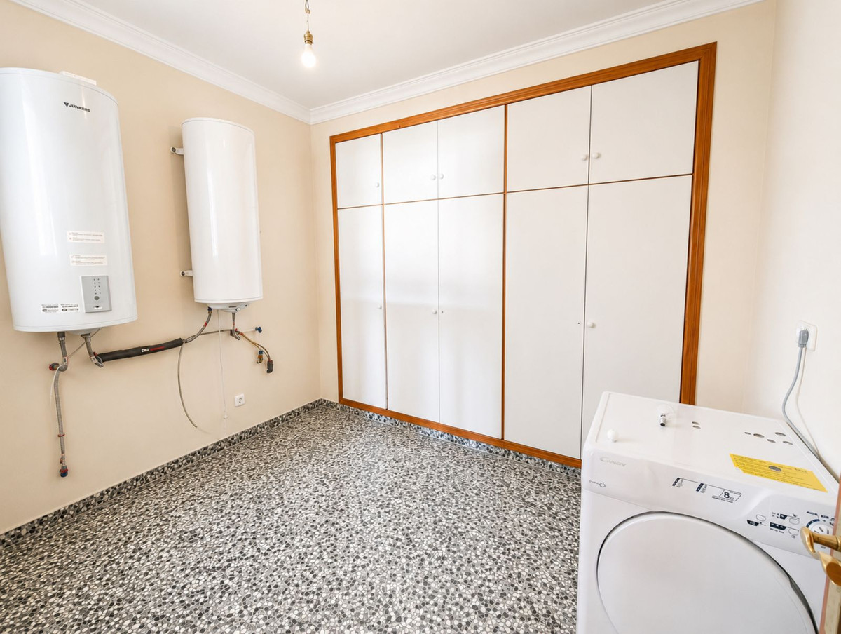 5 Bed Townhouse for sale in Estepona Costa Del Sol, Málaga, Spain