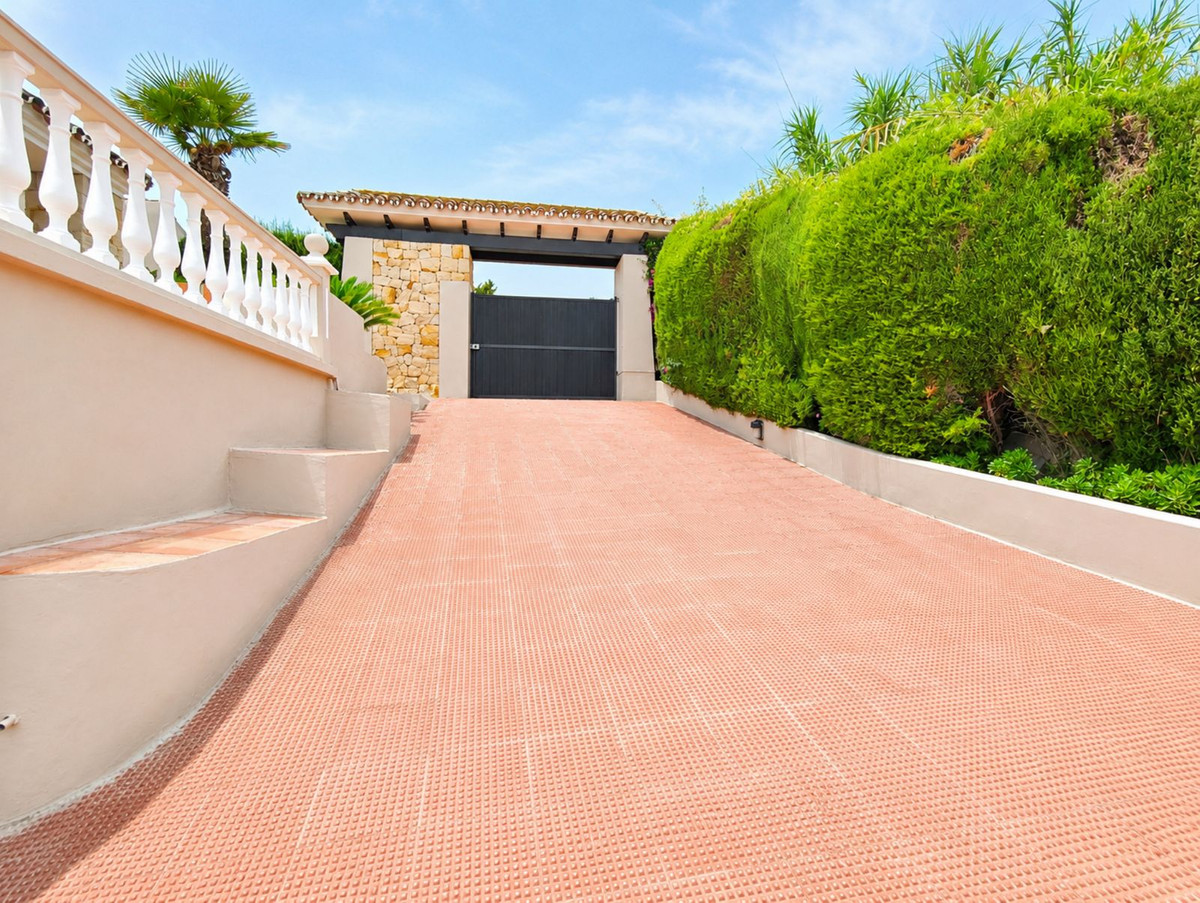 5 Bed Townhouse for sale in Estepona Costa Del Sol, Málaga, Spain
