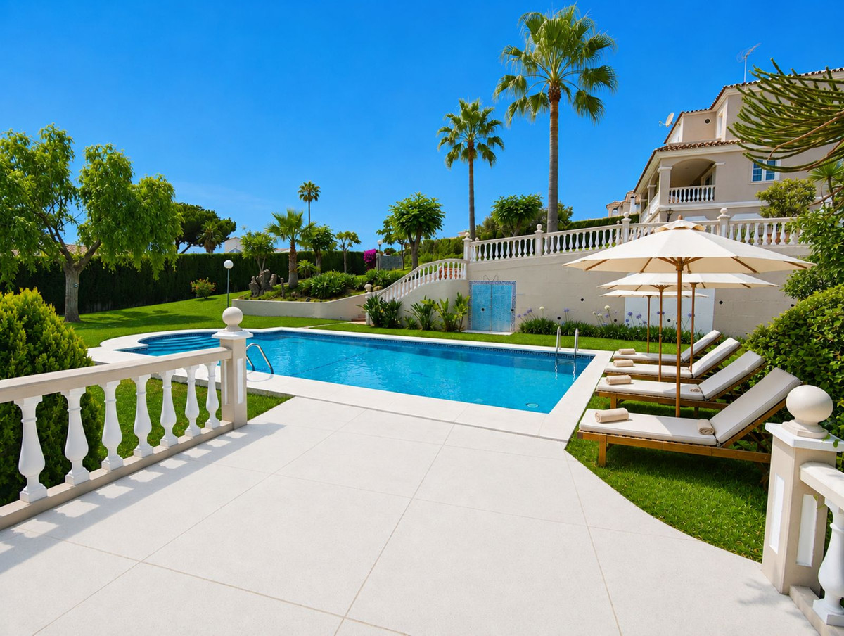 5 Bed Townhouse for sale in Estepona Costa Del Sol, Málaga, Spain