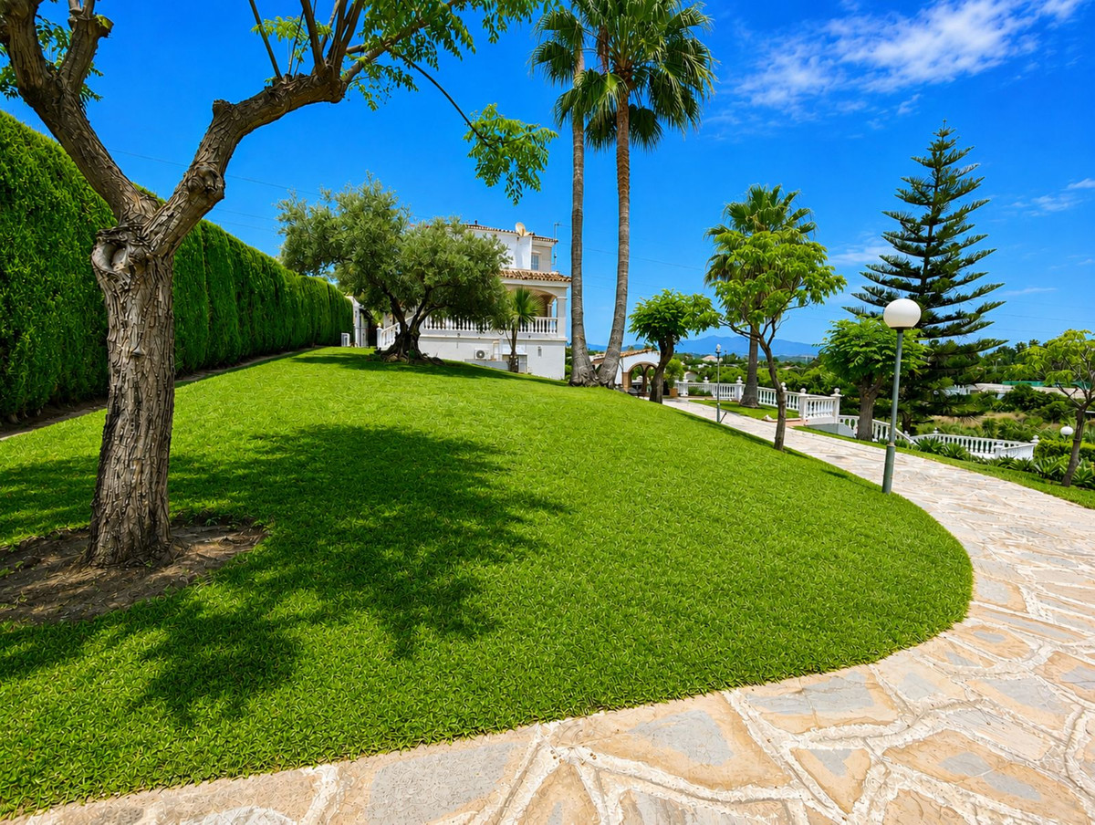 5 Bed Townhouse for sale in Estepona Costa Del Sol, Málaga, Spain