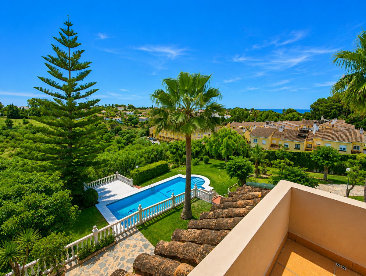 5 Bed Townhouse for sale in Estepona Costa Del Sol, Málaga, Spain