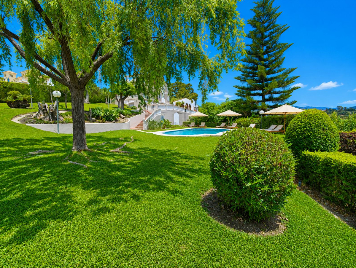 5 Bed Townhouse for sale in Estepona Costa Del Sol, Málaga, Spain