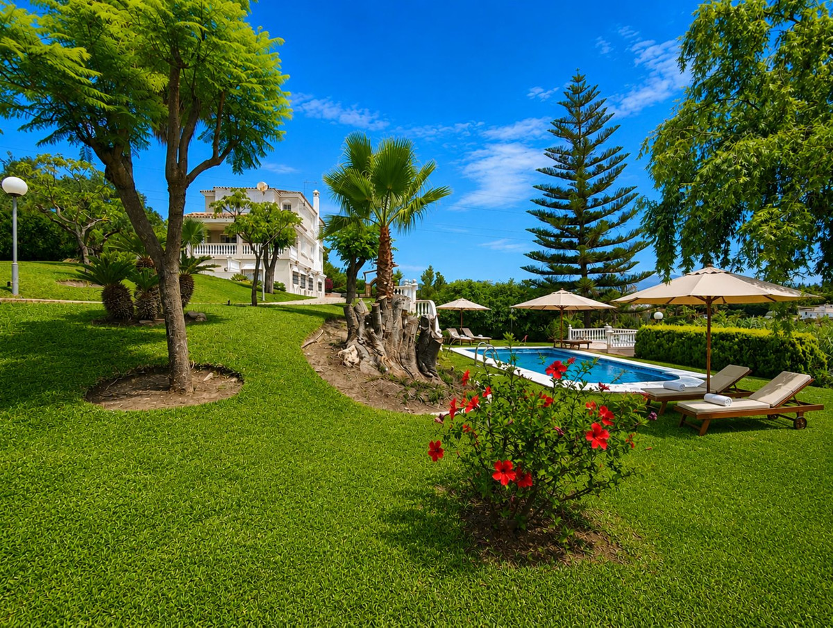 5 Bed Townhouse for sale in Estepona Costa Del Sol, Málaga, Spain