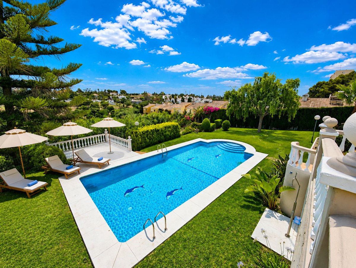 5 Bed Townhouse for sale in Estepona Costa Del Sol, Málaga, Spain