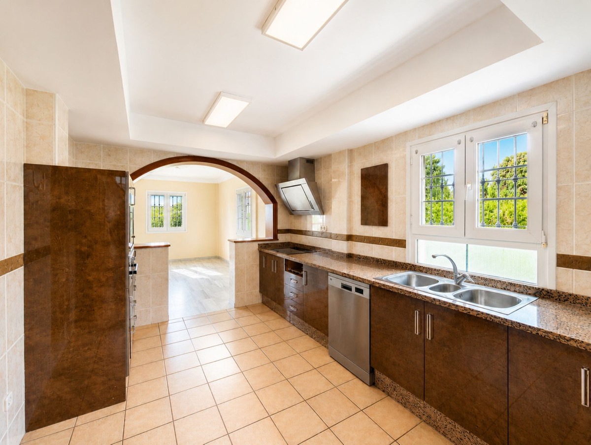 5 Bed Townhouse for sale in Estepona Costa Del Sol, Málaga, Spain