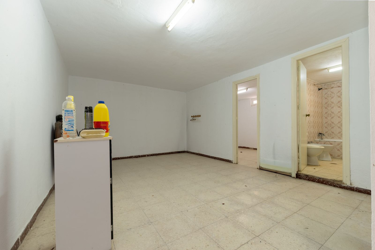 Commercial unit for sale in Fuengirola Costa Del Sol, Málaga, Spain