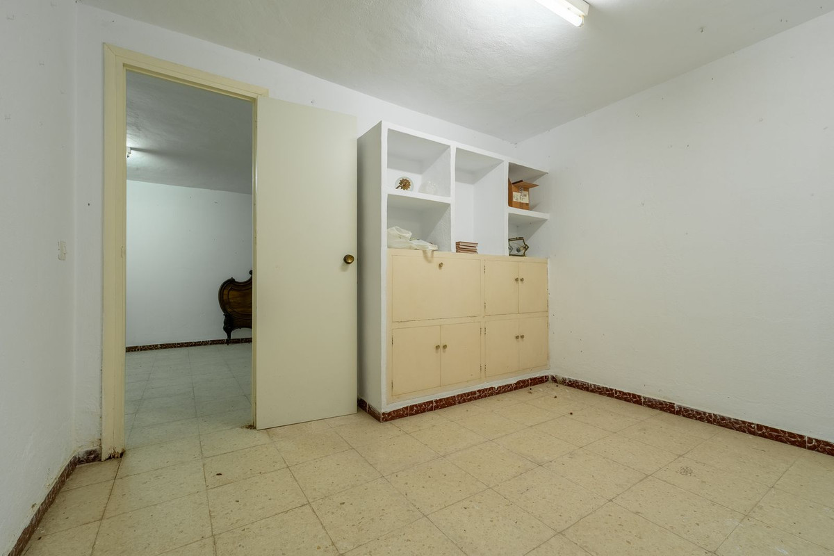 Commercial unit for sale in Fuengirola Costa Del Sol, Málaga, Spain