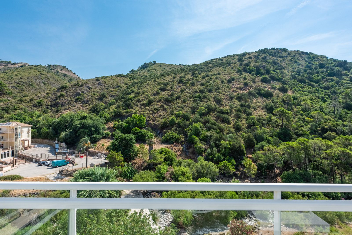 3 Bed Apartment for sale in Benahavís Costa Del Sol, Málaga, Spain