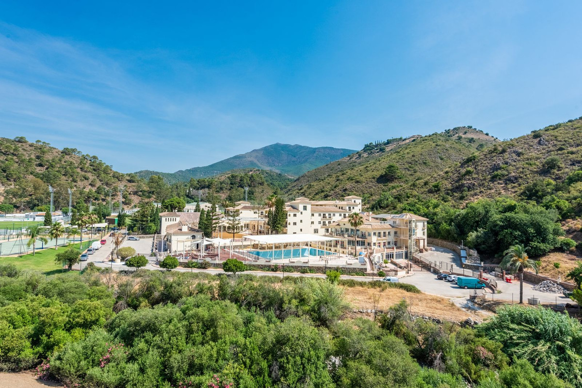 3 Bed Apartment for sale in Benahavís Costa Del Sol, Málaga, Spain