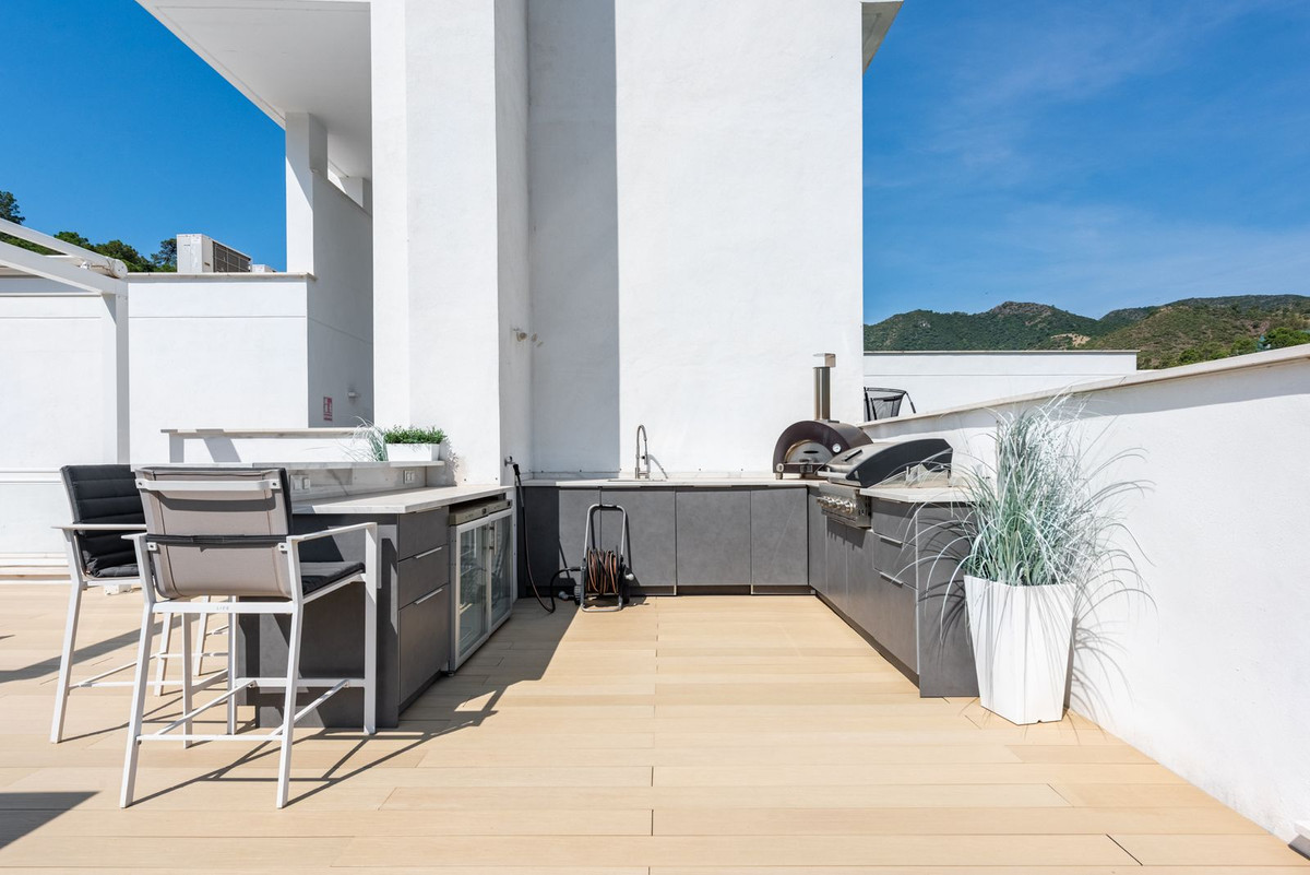 3 Bed Apartment for sale in Benahavís Costa Del Sol, Málaga, Spain
