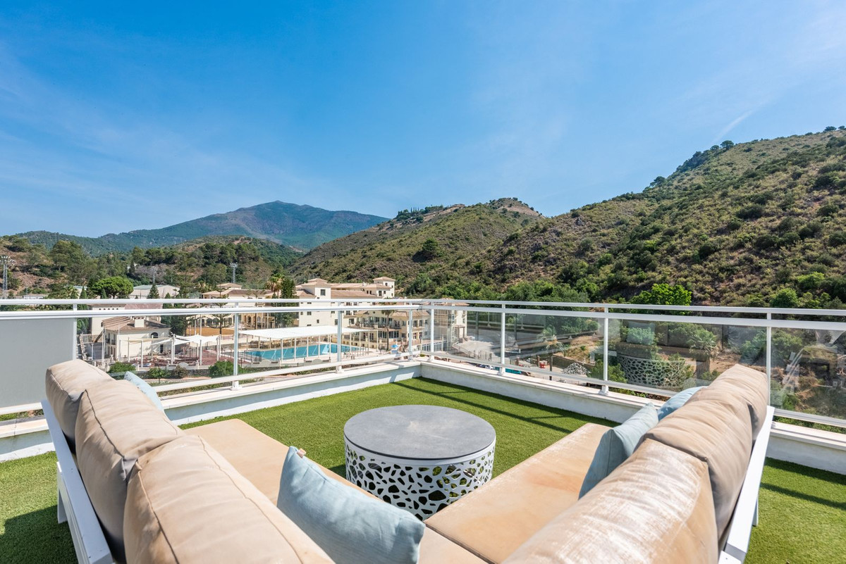 3 Bed Apartment for sale in Benahavís Costa Del Sol, Málaga, Spain