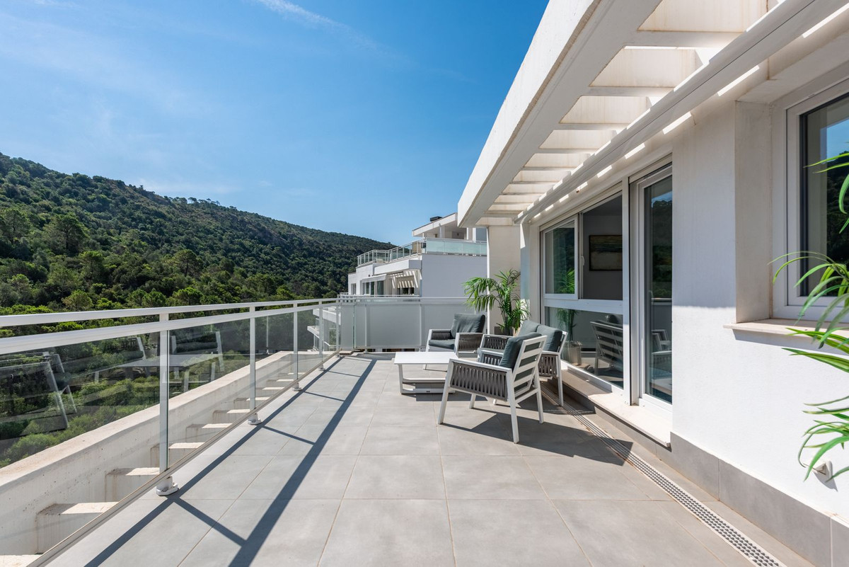 3 Bed Apartment for sale in Benahavís Costa Del Sol, Málaga, Spain