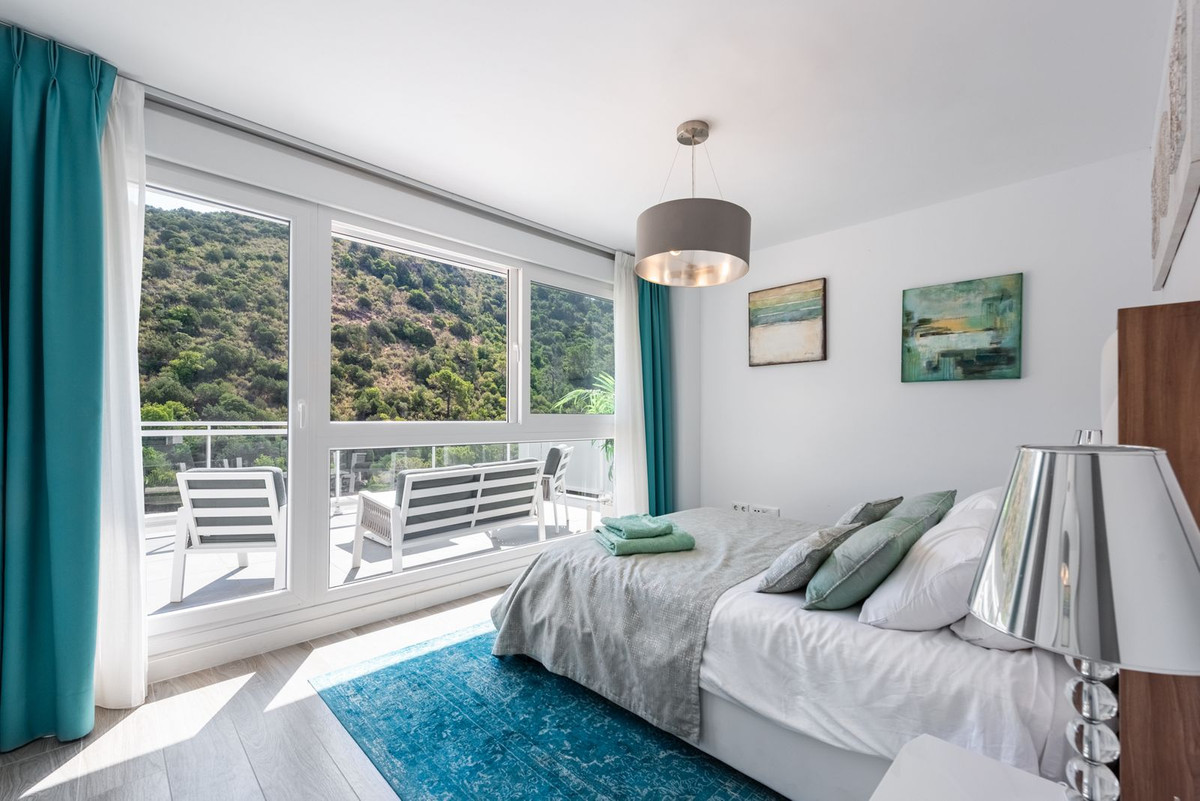 3 Bed Apartment for sale in Benahavís Costa Del Sol, Málaga, Spain