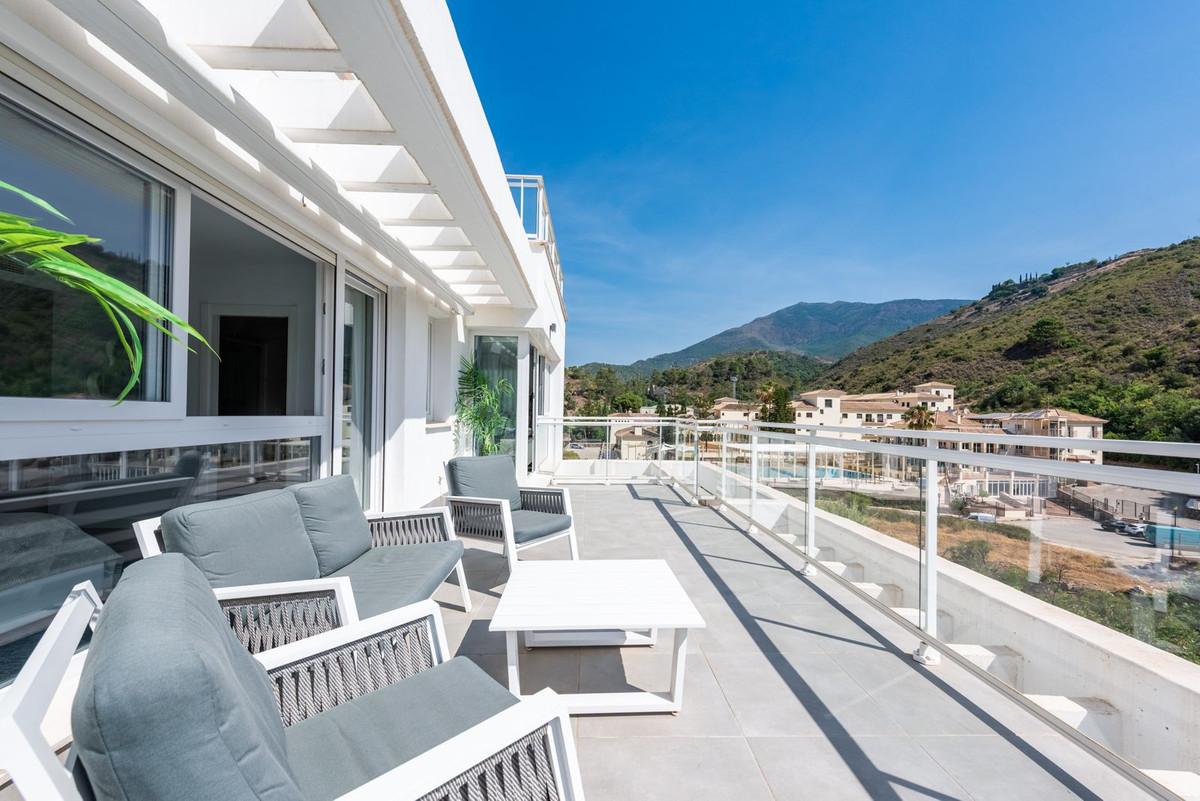 3 Bed Apartment for sale in Benahavís Costa Del Sol, Málaga, Spain