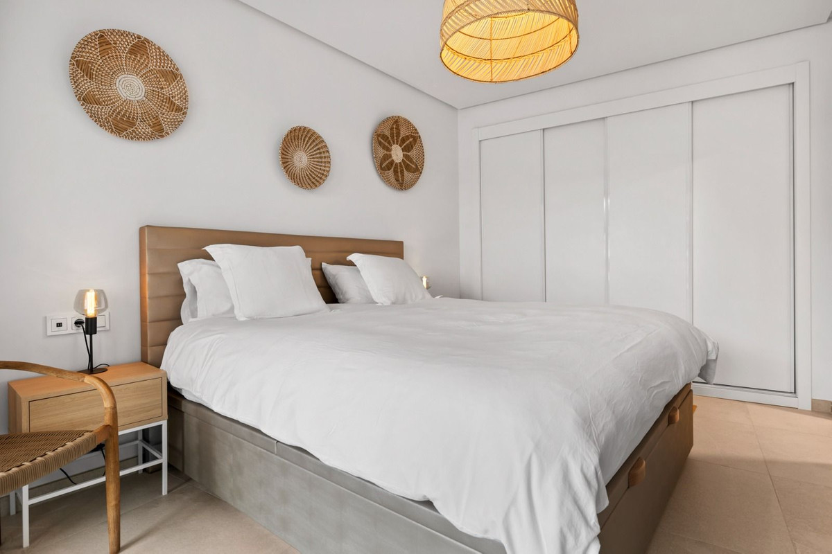 3 Bed Apartment for sale in Benahavís Costa Del Sol, Málaga, Spain