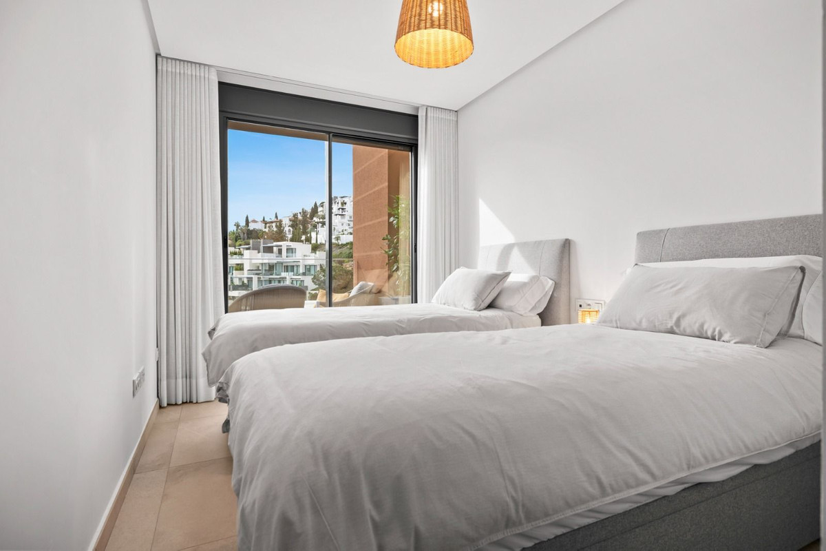 3 Bed Apartment for sale in Benahavís Costa Del Sol, Málaga, Spain