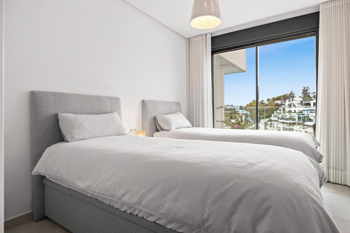3 Bed Apartment for sale in Benahavís Costa Del Sol, Málaga, Spain