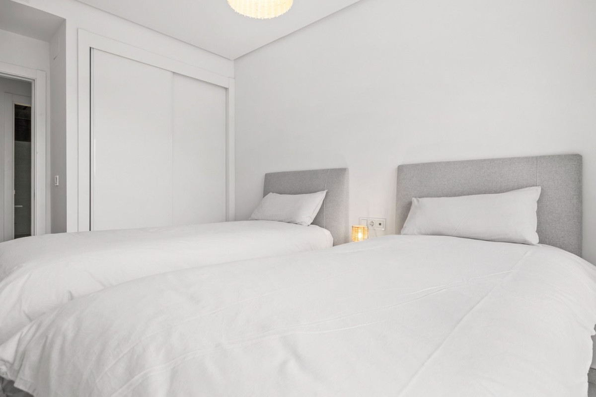 3 Bed Apartment for sale in Benahavís Costa Del Sol, Málaga, Spain