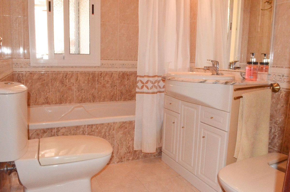 3 Bed Apartment for sale in Fuengirola Costa Del Sol, Málaga, Spain