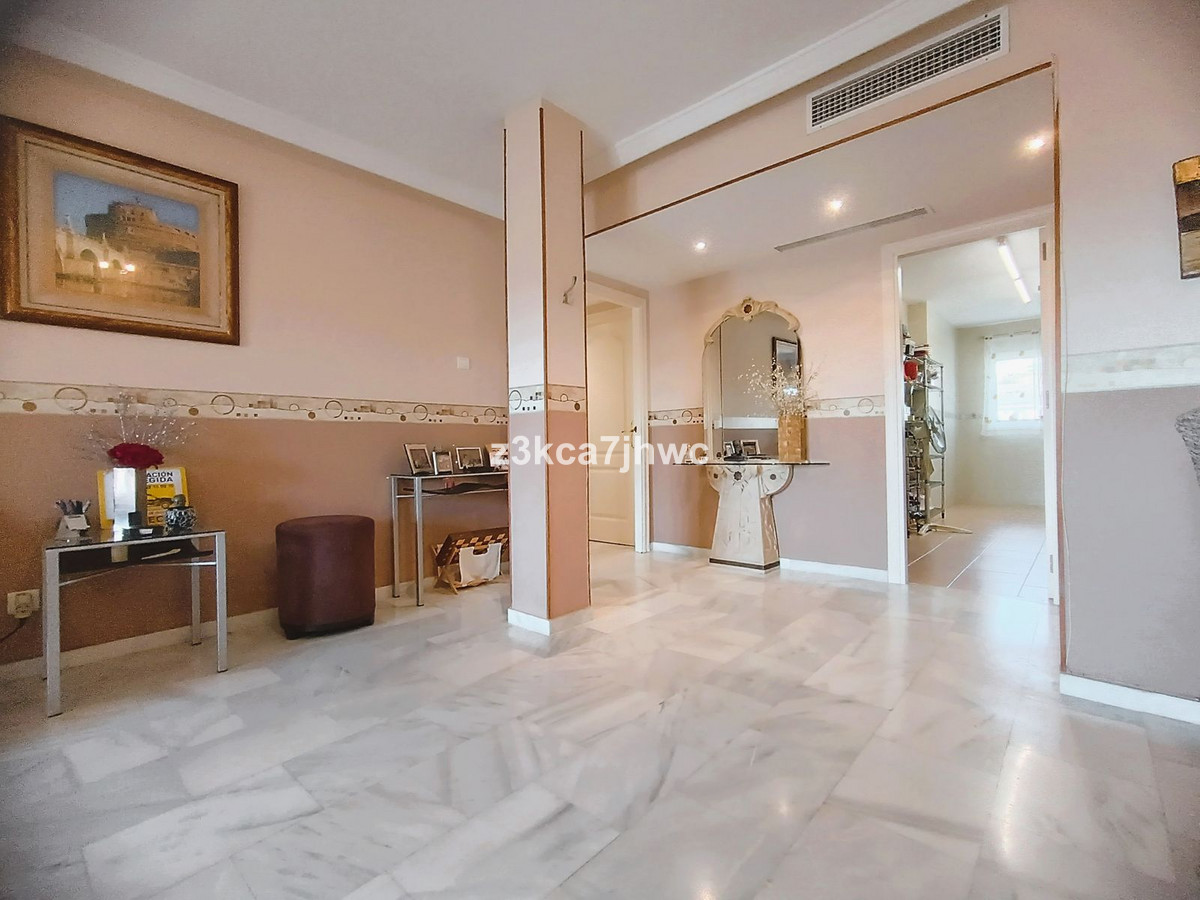 3 Bed Apartment for sale in Estepona Costa Del Sol, Málaga, Spain