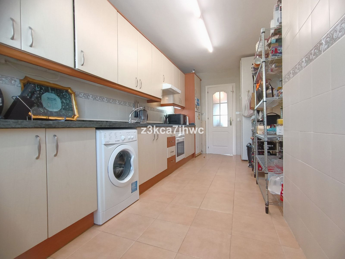 3 Bed Apartment for sale in Estepona Costa Del Sol, Málaga, Spain