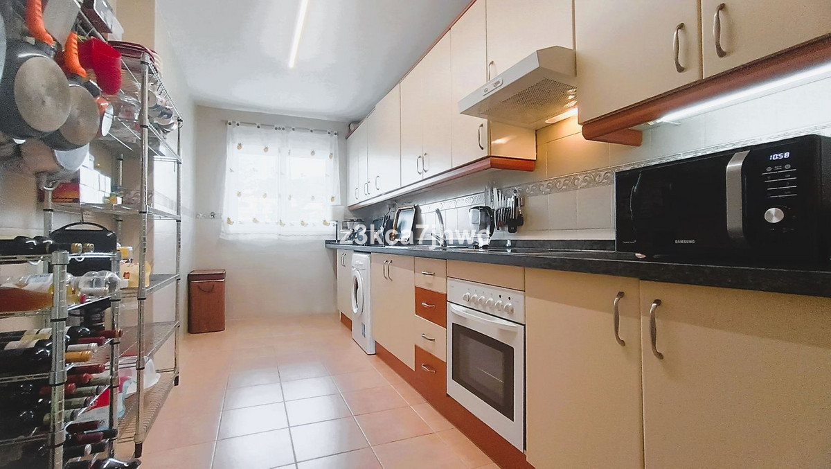 3 Bed Apartment for sale in Estepona Costa Del Sol, Málaga, Spain