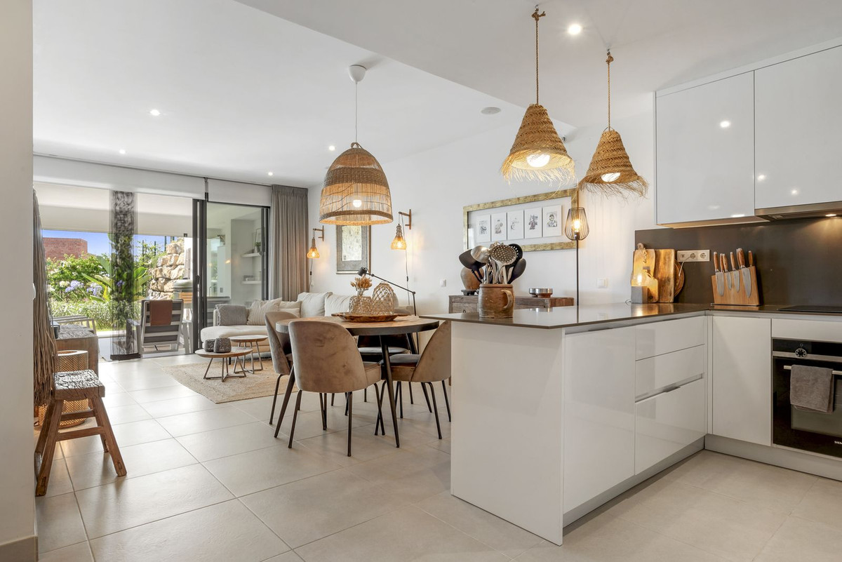 2 Bed Apartment for sale in Benahavís Costa Del Sol, Málaga, Spain