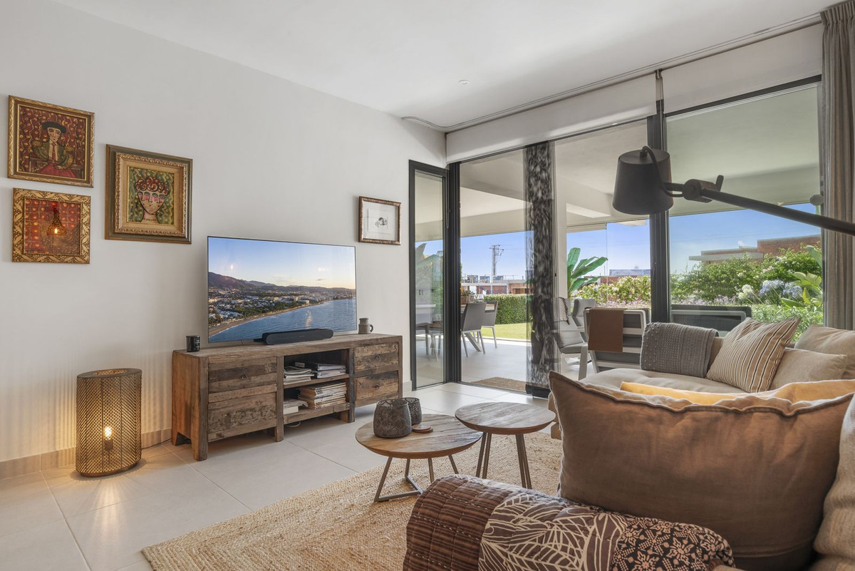 2 Bed Apartment for sale in Benahavís Costa Del Sol, Málaga, Spain