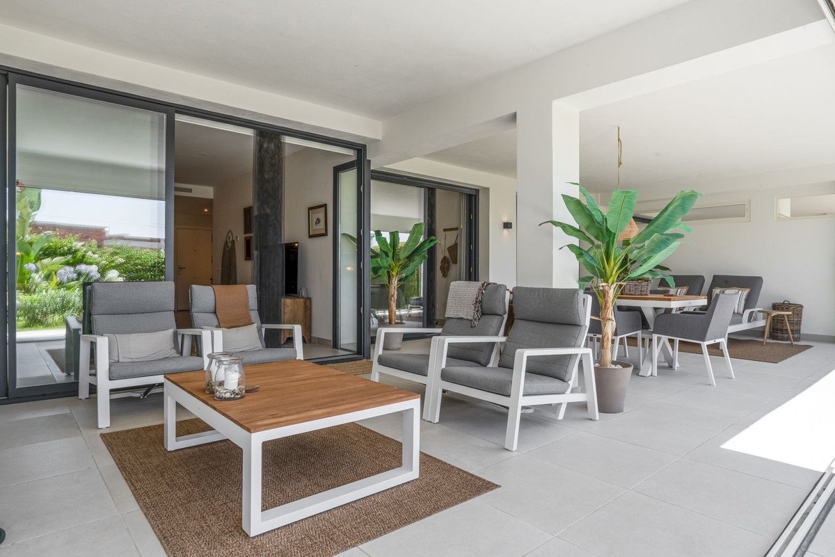 2 Bed Apartment for sale in Benahavís Costa Del Sol, Málaga, Spain