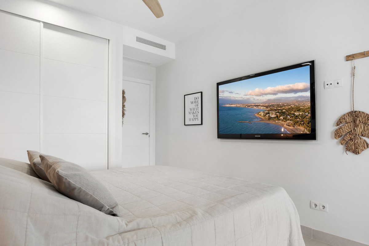2 Bed Apartment for sale in Benahavís Costa Del Sol, Málaga, Spain