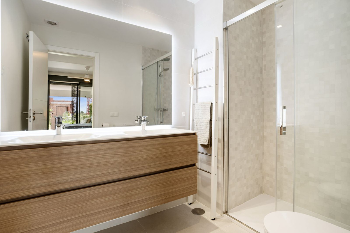 2 Bed Apartment for sale in Benahavís Costa Del Sol, Málaga, Spain