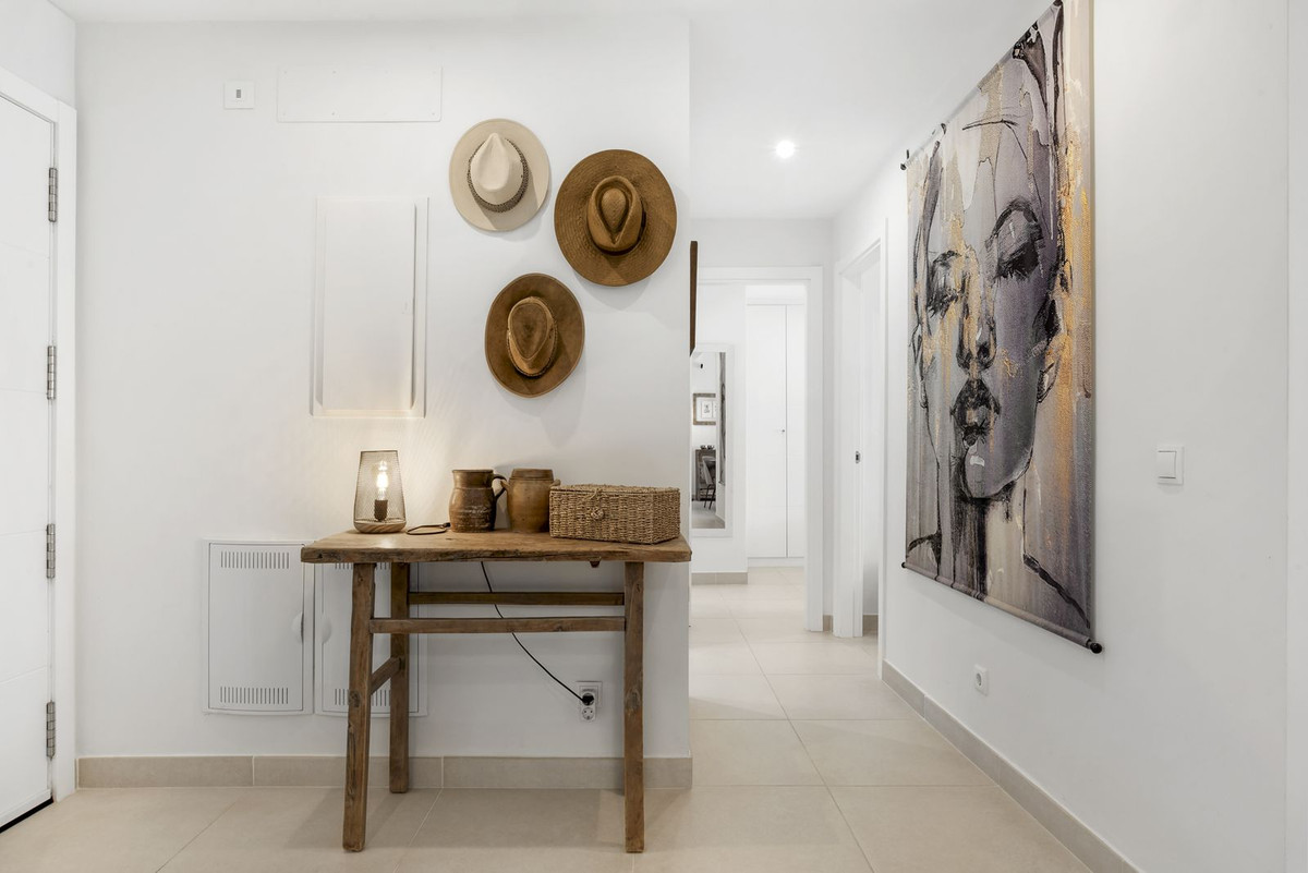 2 Bed Apartment for sale in Benahavís Costa Del Sol, Málaga, Spain
