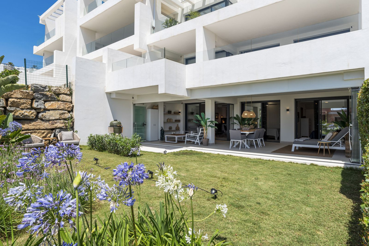 2 Bed Apartment for sale in Benahavís Costa Del Sol, Málaga, Spain