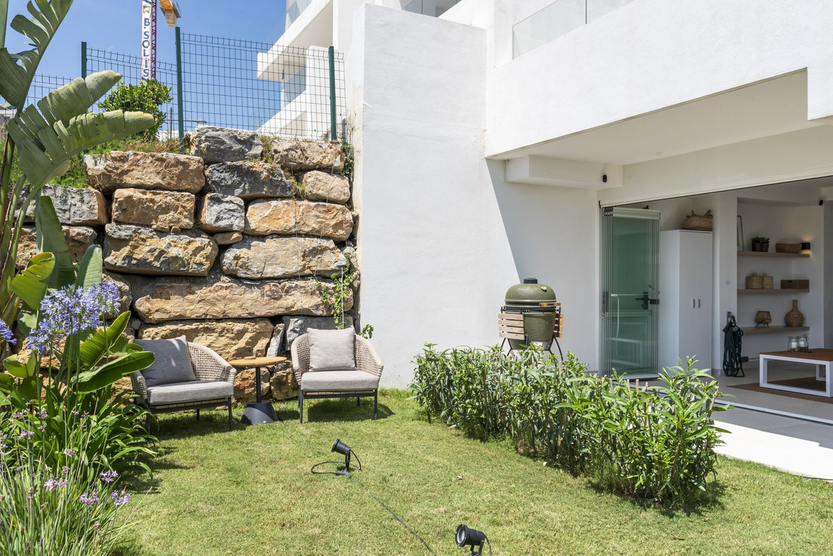2 Bed Apartment for sale in Benahavís Costa Del Sol, Málaga, Spain