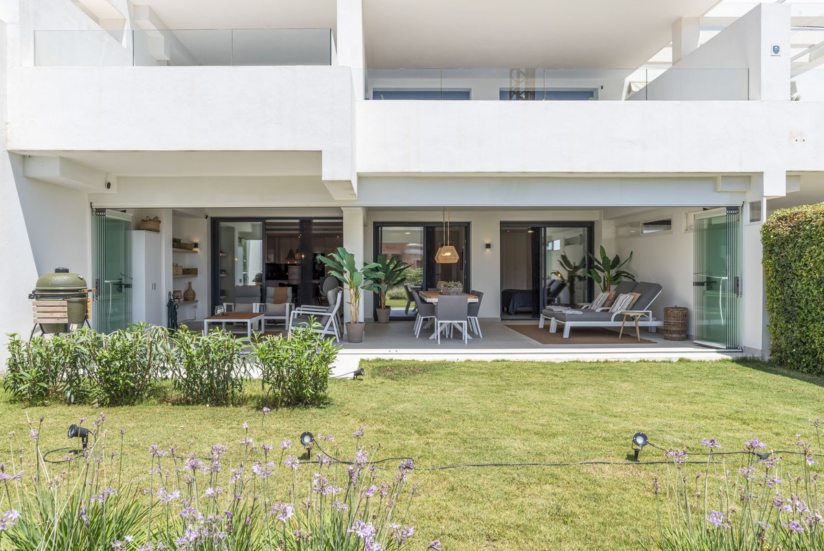 2 Bed Apartment for sale in Benahavís Costa Del Sol, Málaga, Spain