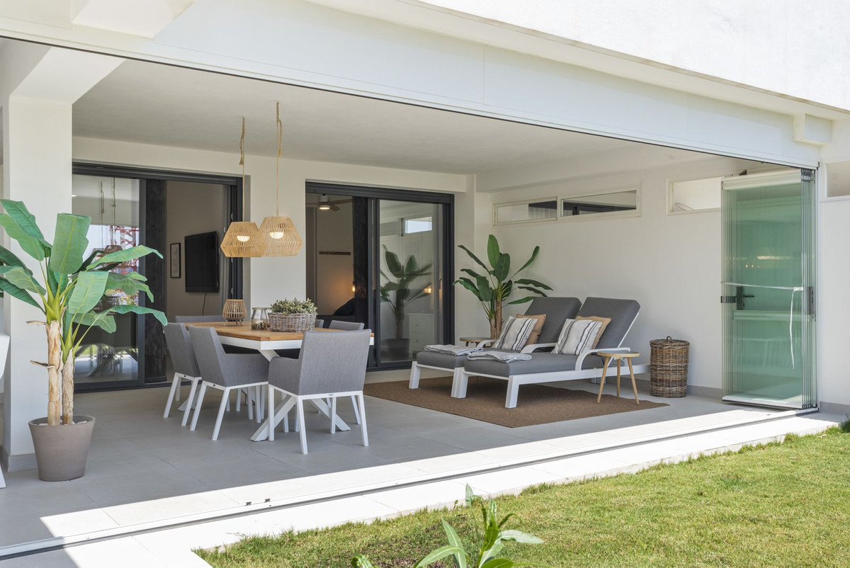 2 Bed Apartment for sale in Benahavís Costa Del Sol, Málaga, Spain