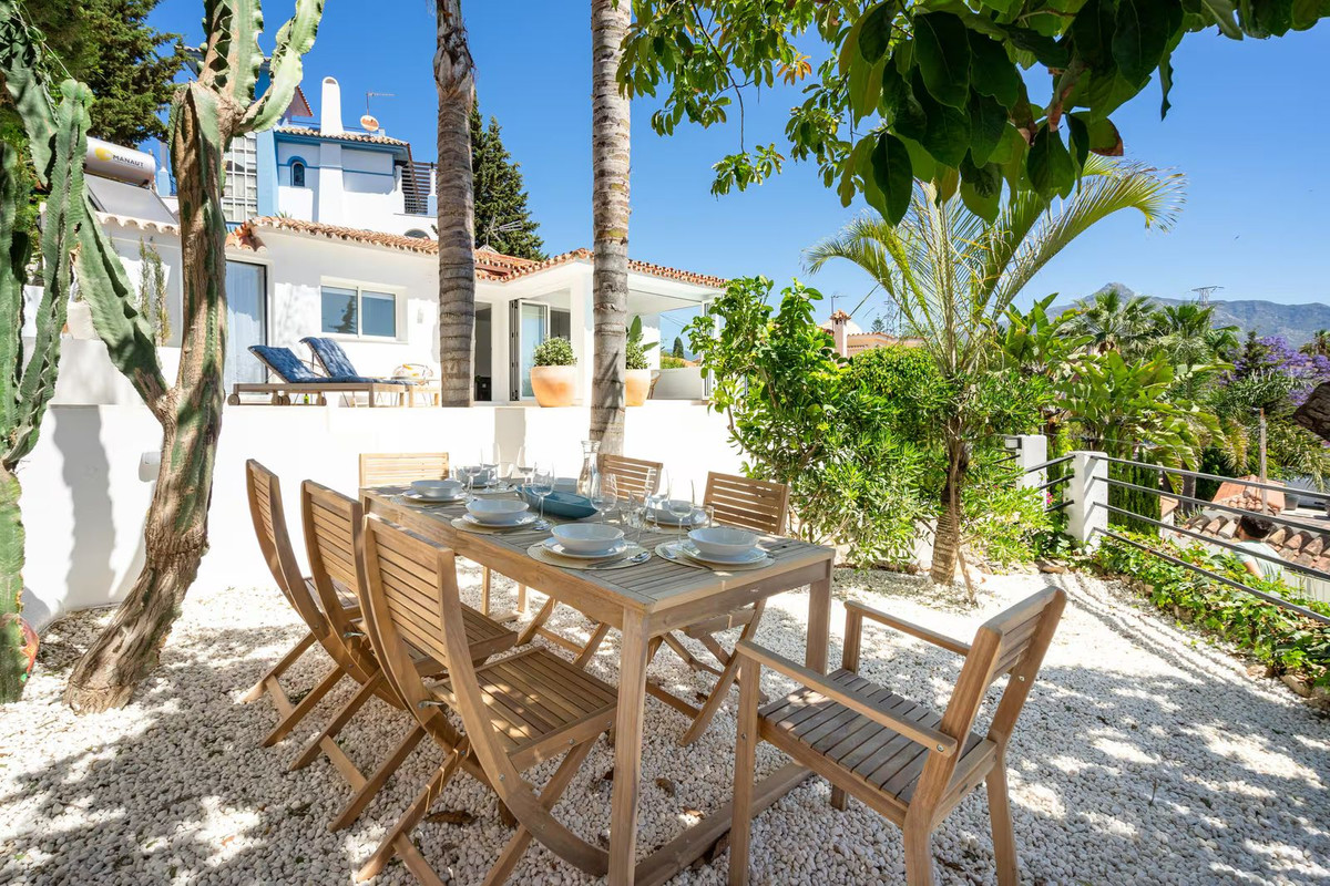 4 Bed Townhouse for sale in La Campana Costa Del Sol, Málaga, Spain