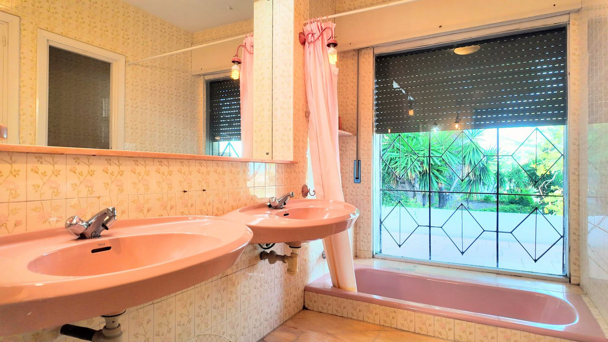 10 Bed Townhouse for sale in Málaga Centro Costa Del Sol, Málaga, Spain