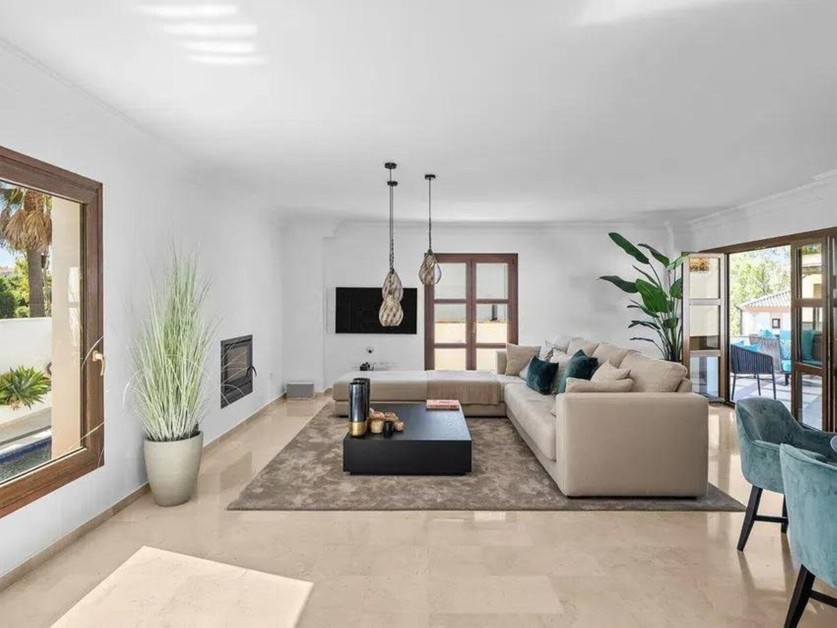 Se vende Villa - Chalet de 4 dormitorios en Costa Del Sol, Málaga, España