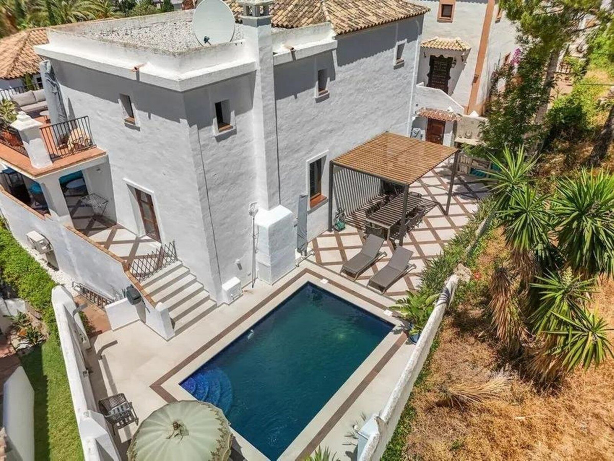Se vende Villa - Chalet de 4 dormitorios en Costa Del Sol, Málaga, España